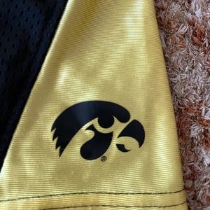 Boys Size 4T Hawkeyes shorts